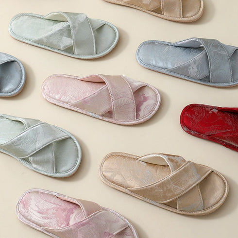 Jacquard Crossband Comfort Slides