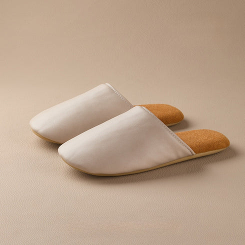 Quiet Minimal Closed-Toe Slippers