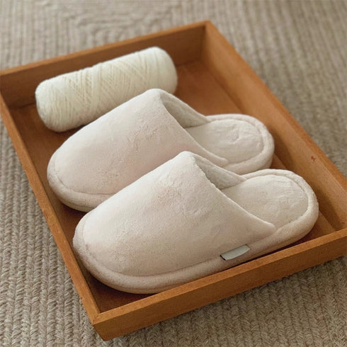 Minimal Dome-Toe Plush Slippers