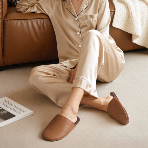 Quiet Minimal Closed-Toe Slippers