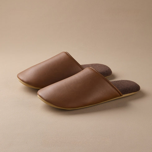 Quiet Minimal Closed-Toe Slippers